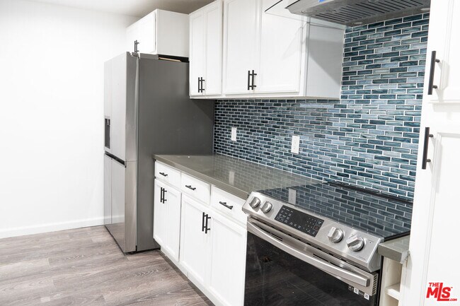 Building Photo - 346 Laveta Terrace