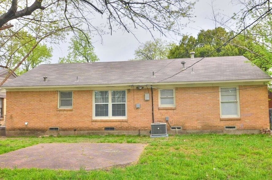 Building Photo - 7746 Colebrook Dr