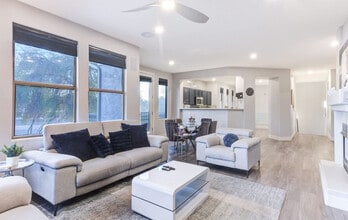 Building Photo - 15221 N Clubgate Dr