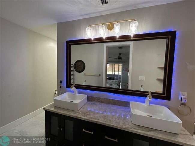 Building Photo - 13363 Pineapple Palm Ct