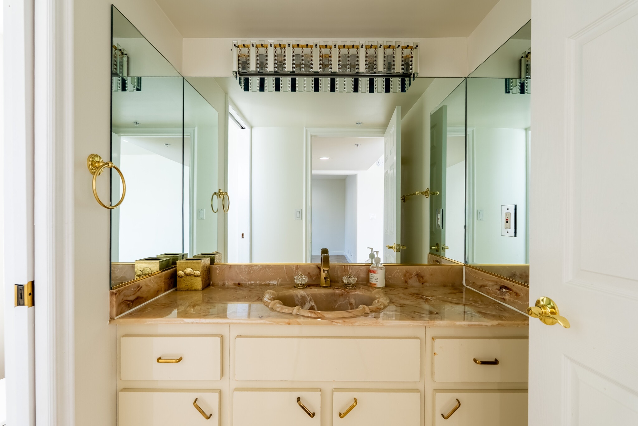 Building Photo - 1758 N Alexandria Ave