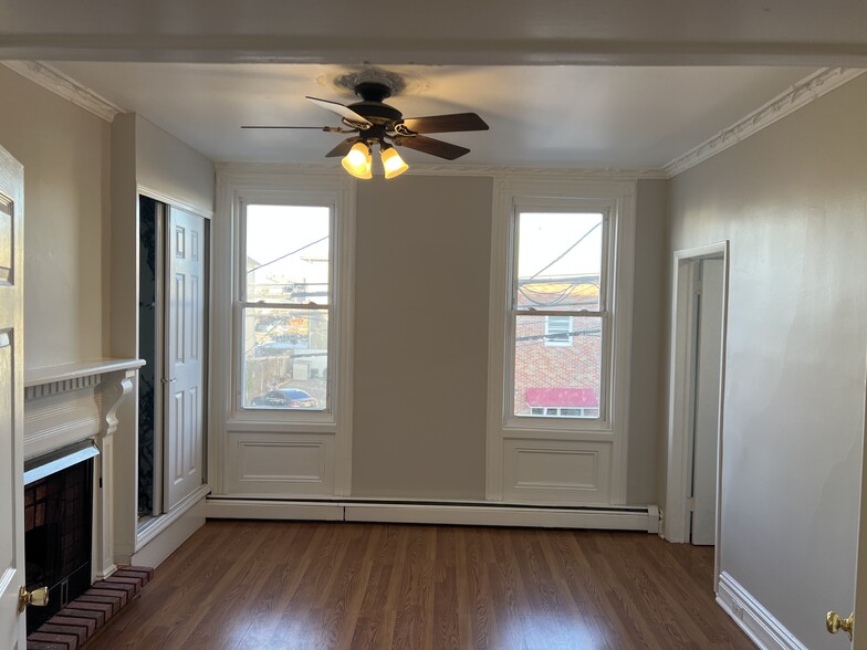 Building Photo - 13 Clover St