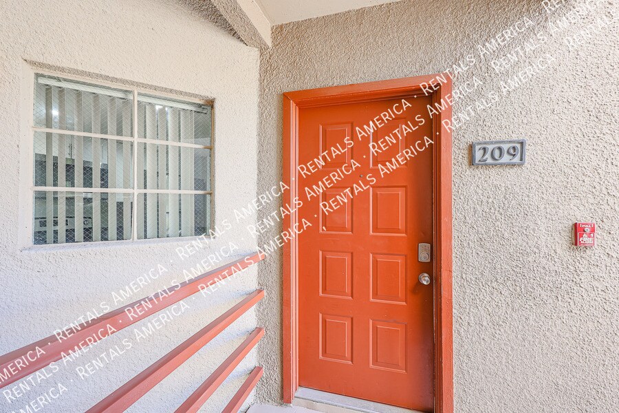 Building Photo - 4850 E Desert Cove Ave
