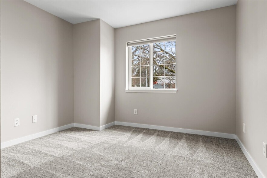 Building Photo - 501 23rd Ave S