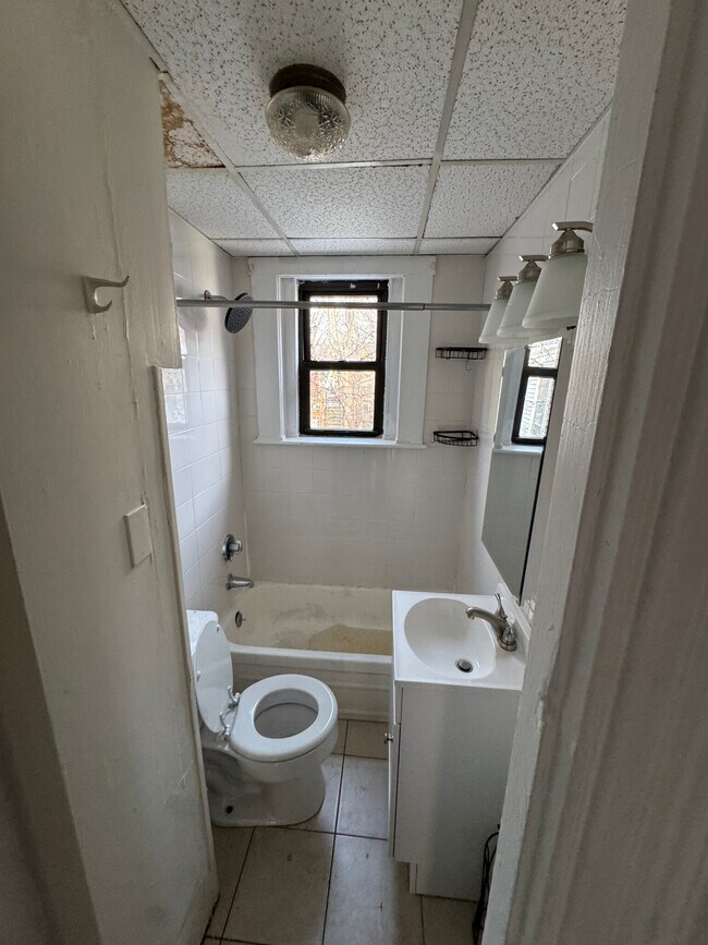 Building Photo - 2 Harvard St