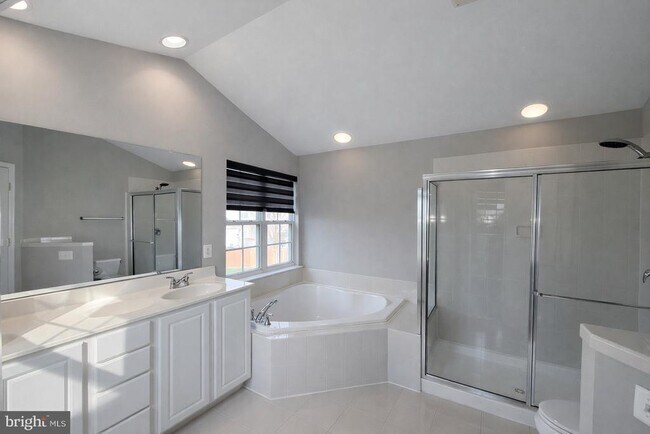 Building Photo - 12314 Tanalian Falls Ln