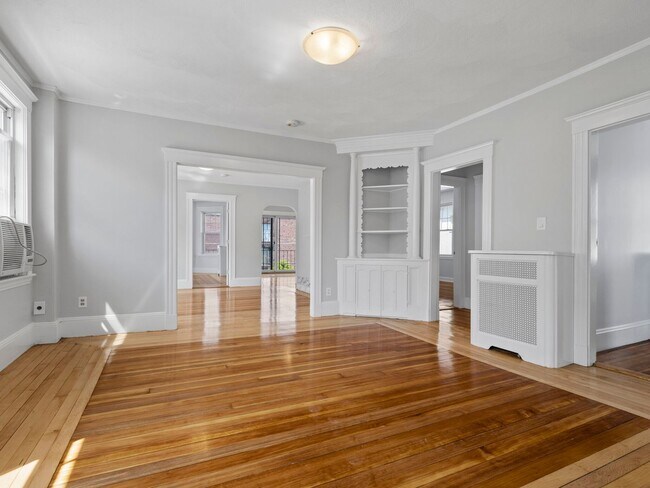 Building Photo - Massive Medford Apt near T & Tufts!  2-bat...