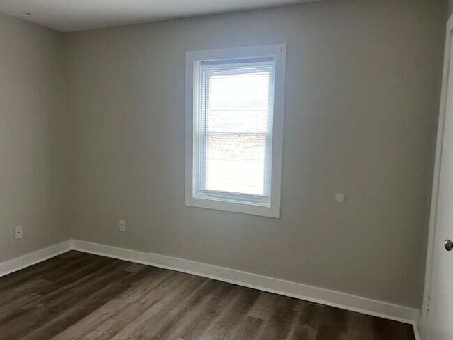 Building Photo - 112 Nandina Ct