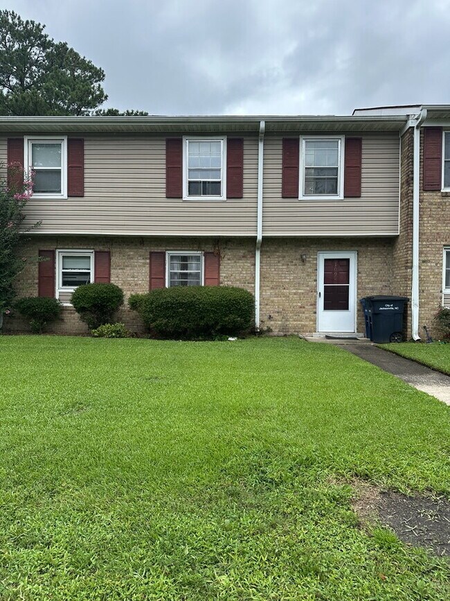 Building Photo - 109 Palace Cir