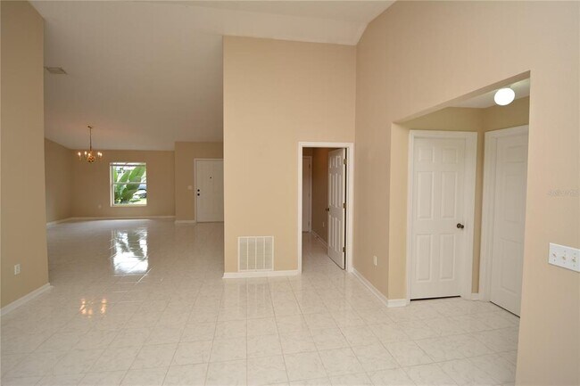 Building Photo - 12 Pine Brook Dr