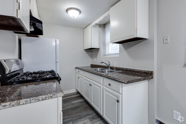 1BR, 1BA - 600SF - Kitchen - CMM 3251 Powderhorn