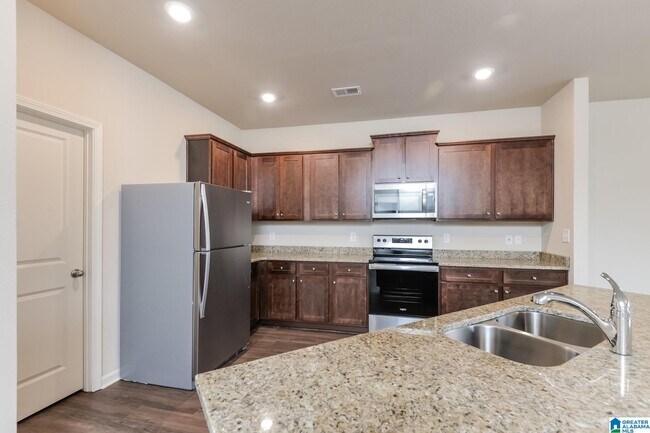 Building Photo - 250 Smith Glen Dr