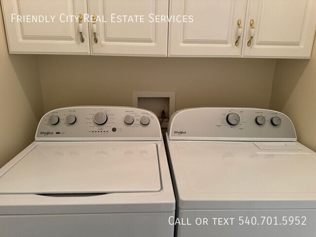 Building Photo - Beautiful Duplex at Spring Oaks