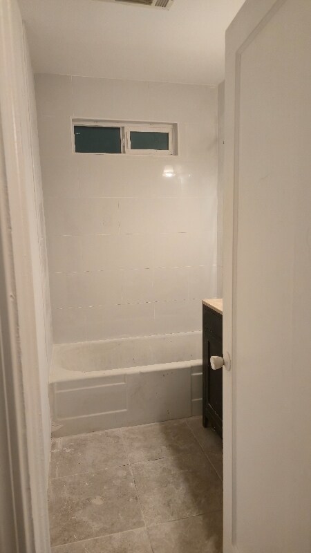 Building Photo - 725 31st St