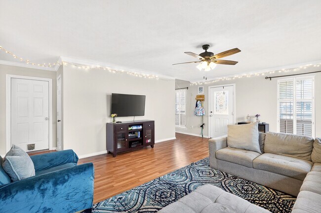 Building Photo - 1308 Roanoke Ct