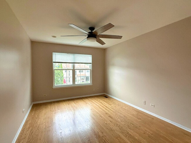 Building Photo - 991 Sweetflower Dr