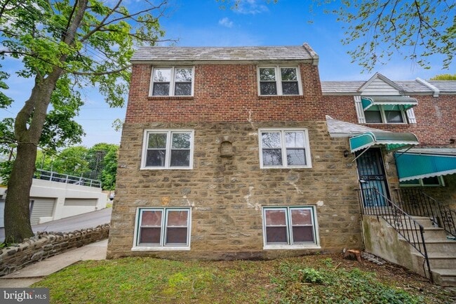 Primary Photo - 2137 Bryn Mawr Ave