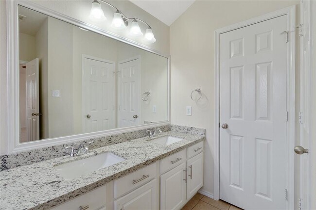 Building Photo - 2818 Lockeridge Pines Dr