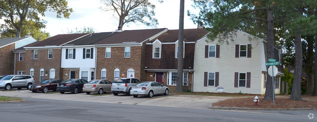 Building Photo - Washington Square Townhomes