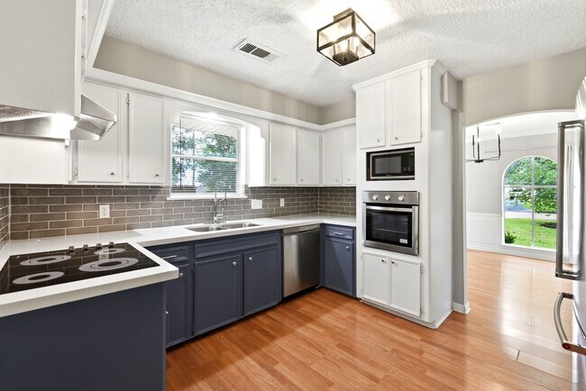 Building Photo - 7902 Lichen Ln