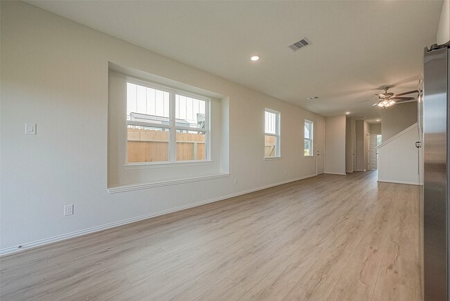 Building Photo - 27966 Western Crk Ct
