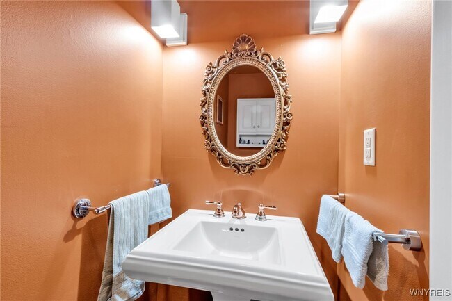 Building Photo - 666 W Ferry St