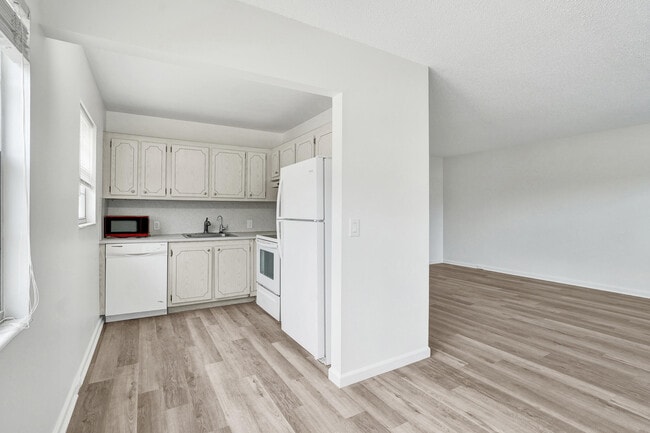 Building Photo - 57 Dorset Dr