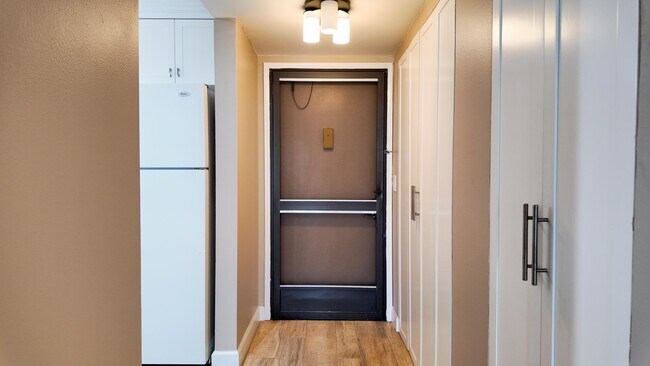 Building Photo - 4640 Lucerne Lakes Blvd W