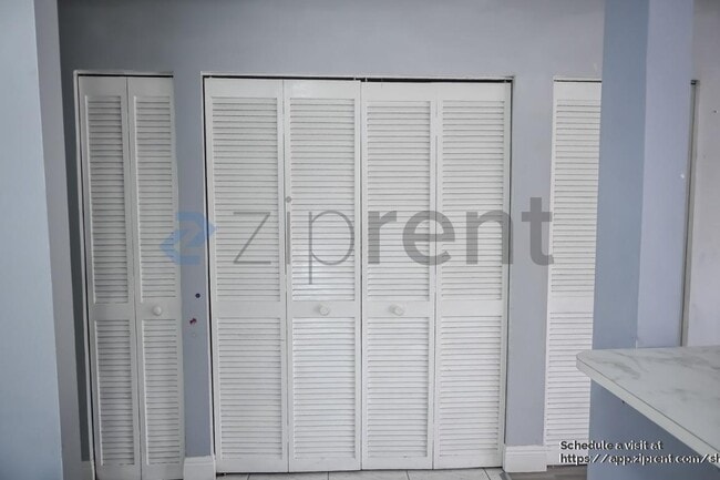 Building Photo - 9761 Riverside Dr