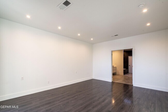 Building Photo - 1029 Calle Parque Dr