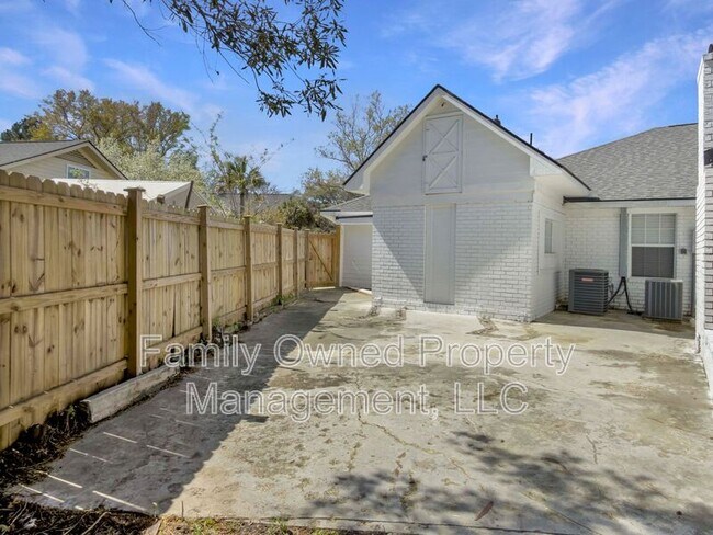 Building Photo - 23 Shadowmoss Pkwy