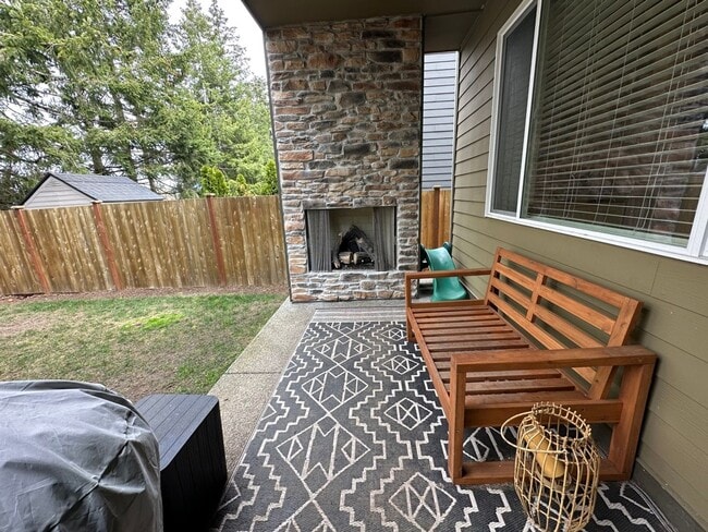 Building Photo - Spacious 4 bed 2.5 bath house in Cascade-Fairwood AC