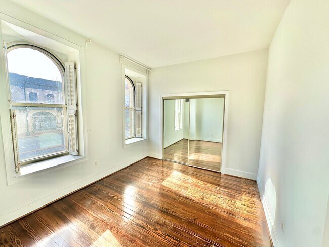 Building Photo - Beautiful Balfour Historic 1 Bedroom Condo 16th & U Street