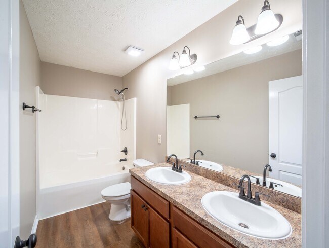 Building Photo - 2 Brentview Dr