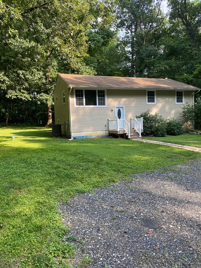 Building Photo - 2117 Parsonage Ln