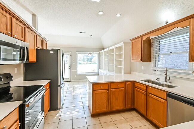 Building Photo - 6480 Cheyenne Dr