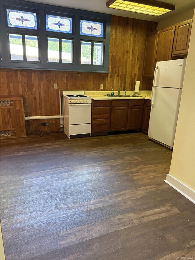 Building Photo - 50 NY-343