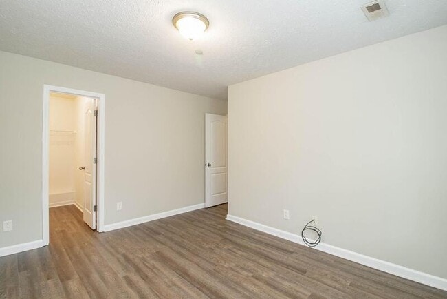 Building Photo - 1640 Golf Club Ln
