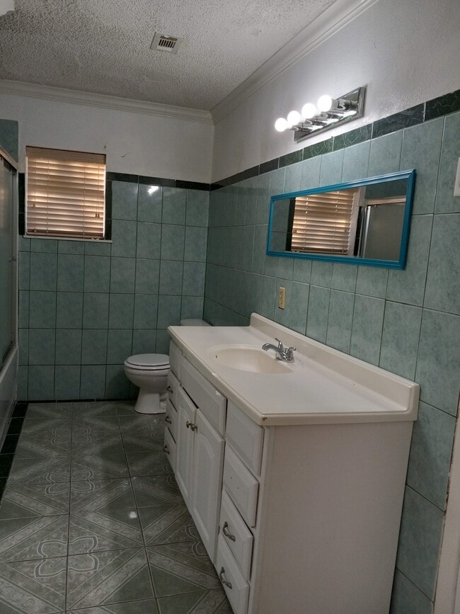 Building Photo - 16900 Wellborne Rd