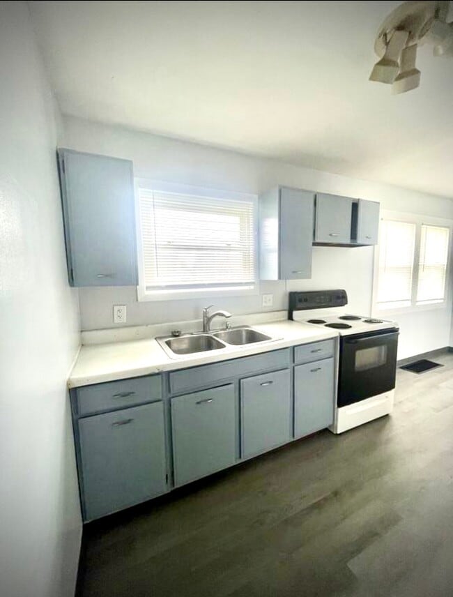 Building Photo - 4434 Huron Cir