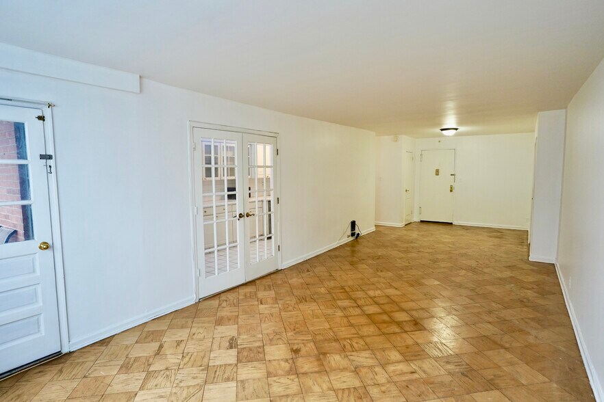 Building Photo - 225 Saint Pauls Ave