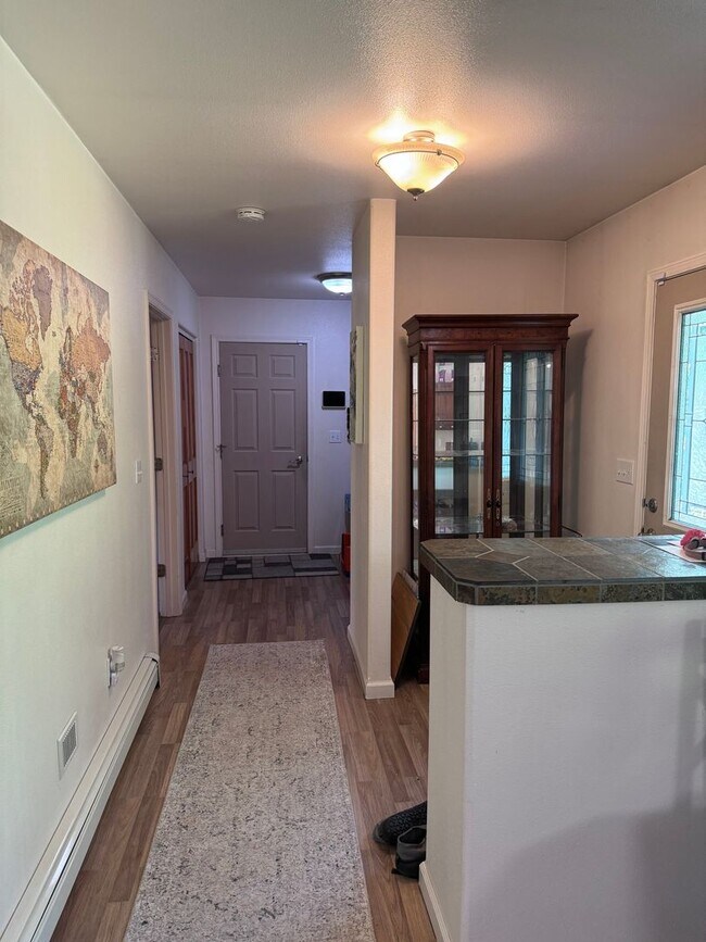 Building Photo - Beautiful 3 Bedroom, 2 bath, 2 Car Garage home off Chena Hills/Chena Ridge