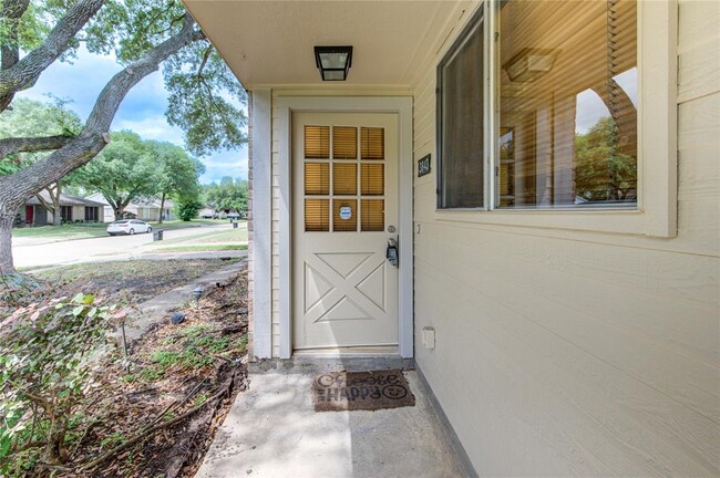 Building Photo - 3843 Westmeadow Dr