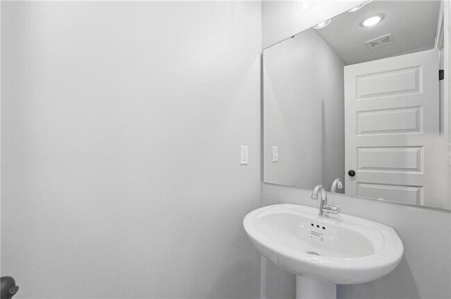 Building Photo - 707 Glenn Cir