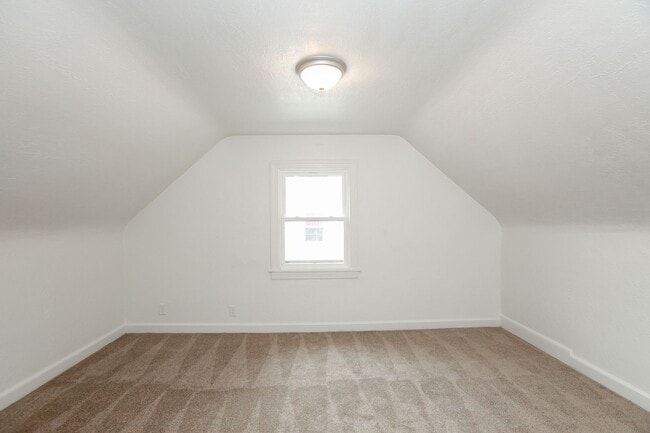 Building Photo - 4729 Pinehurst Ave