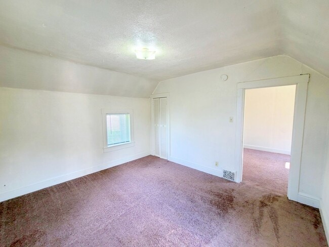 Building Photo - 1217 1/2 E Jackson