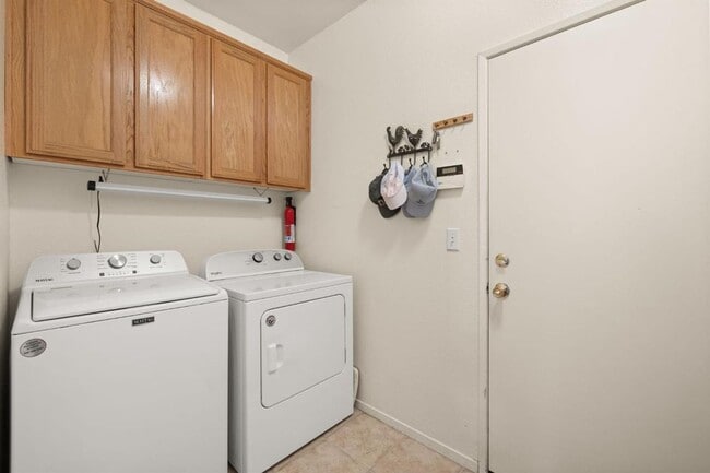 Building Photo - Adorable 3 bedroom 2 bath home