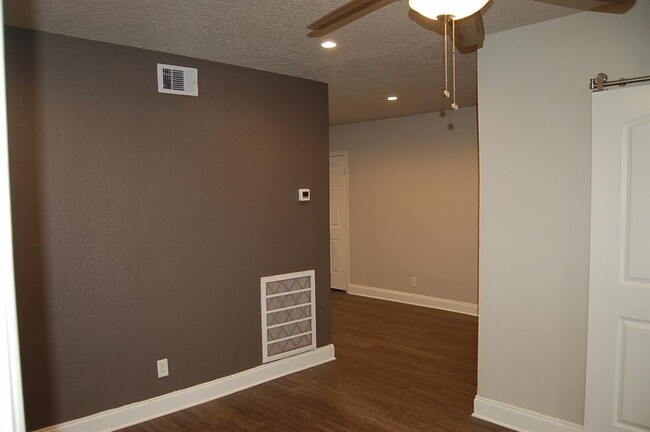 Building Photo - 4630 Woodside St
