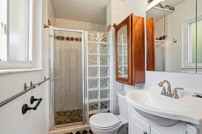 Building Photo - $2,740.95, 4 Beds - 3 Bath, Single Family Home in Denver with Washer and Dryer!