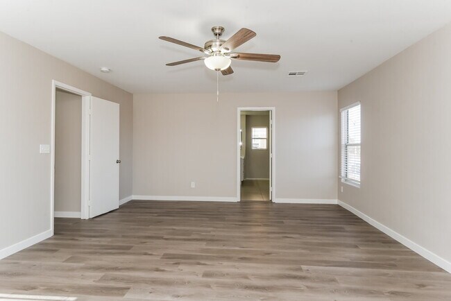 Building Photo - 8316 Freshwater Pearl St